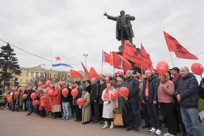 Первомайские митинги коммунистов у памятника Ленину