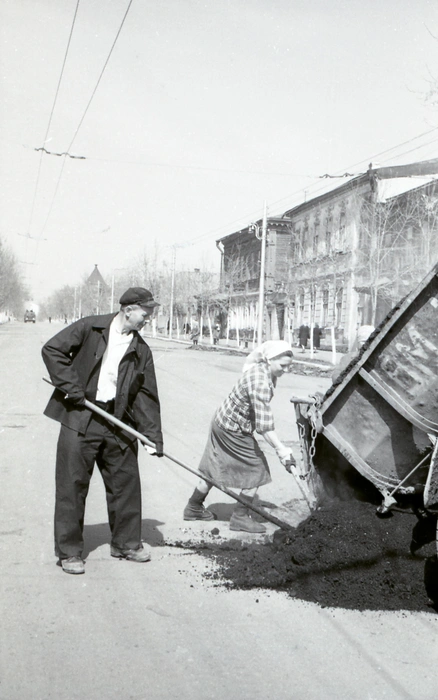 А стволы у деревьев все побеленные | Источник: фотофонд Самарского госархива социально-политической истории