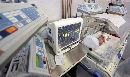 Медсестра петербургской больницы ответит в суде за травмирование новорожденного