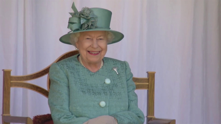 Королева Елизавета II поздравила правнука от Меган Маркл с днем рождения
