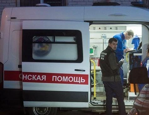 Двухлетний малыш упал с 5 этажа дома на улице Бурцева, пока родители спали | www.fontanka.ru