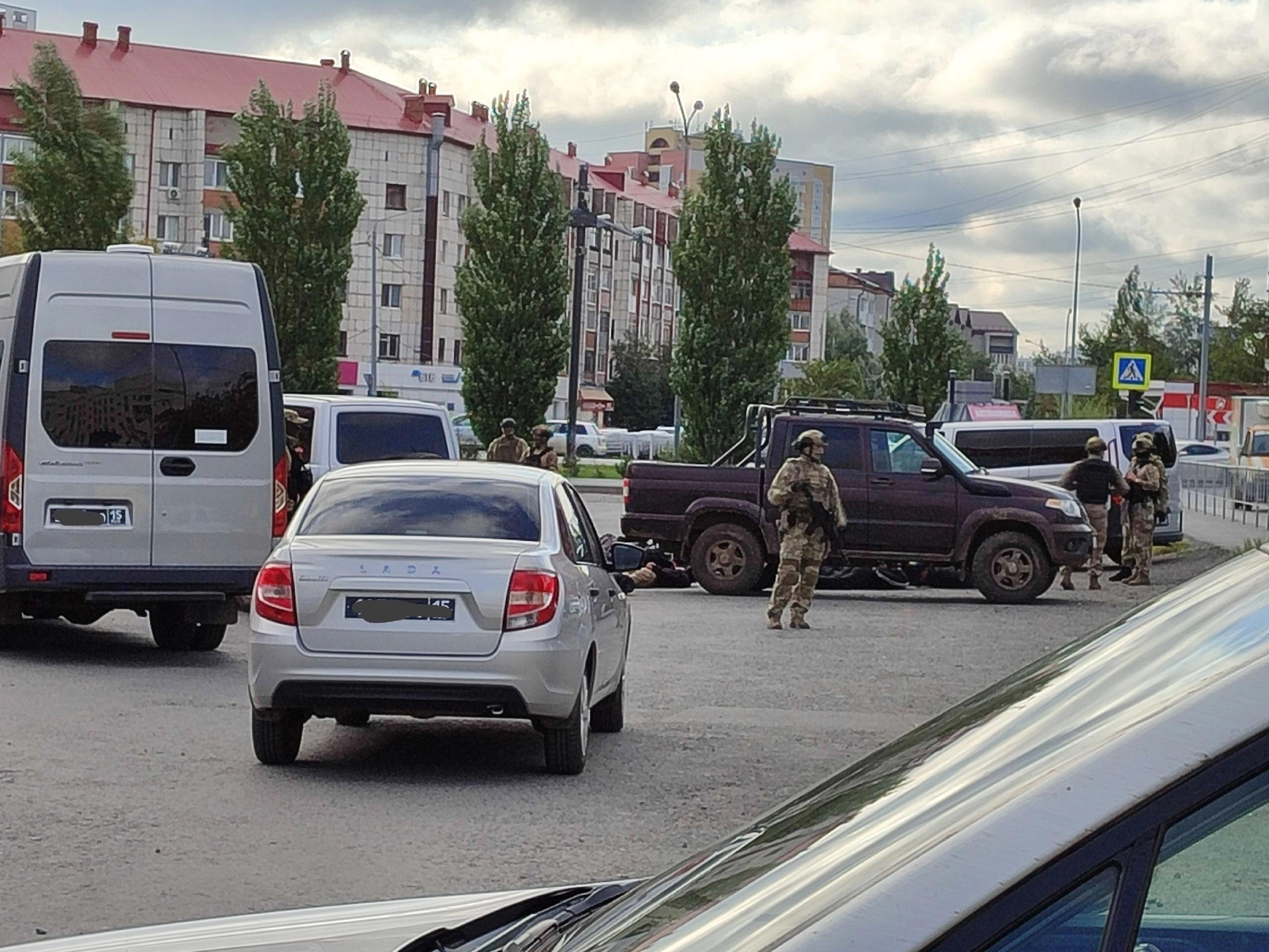 Тюменцы заметили вооруженных силовиков у Блошинки. Что случилось?