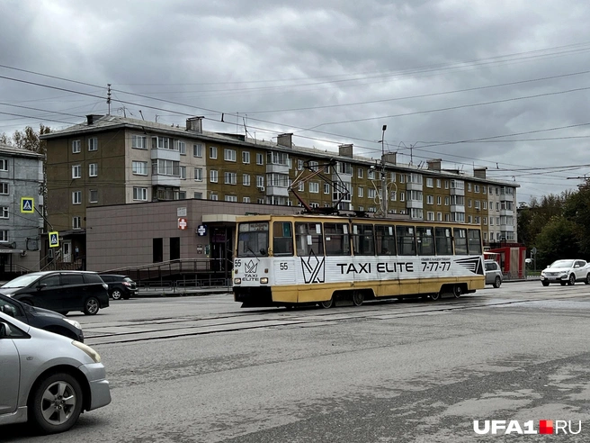 Трамвай рекламирует конкурента | Источник: Андрей Бирюков / UFA1.RU
