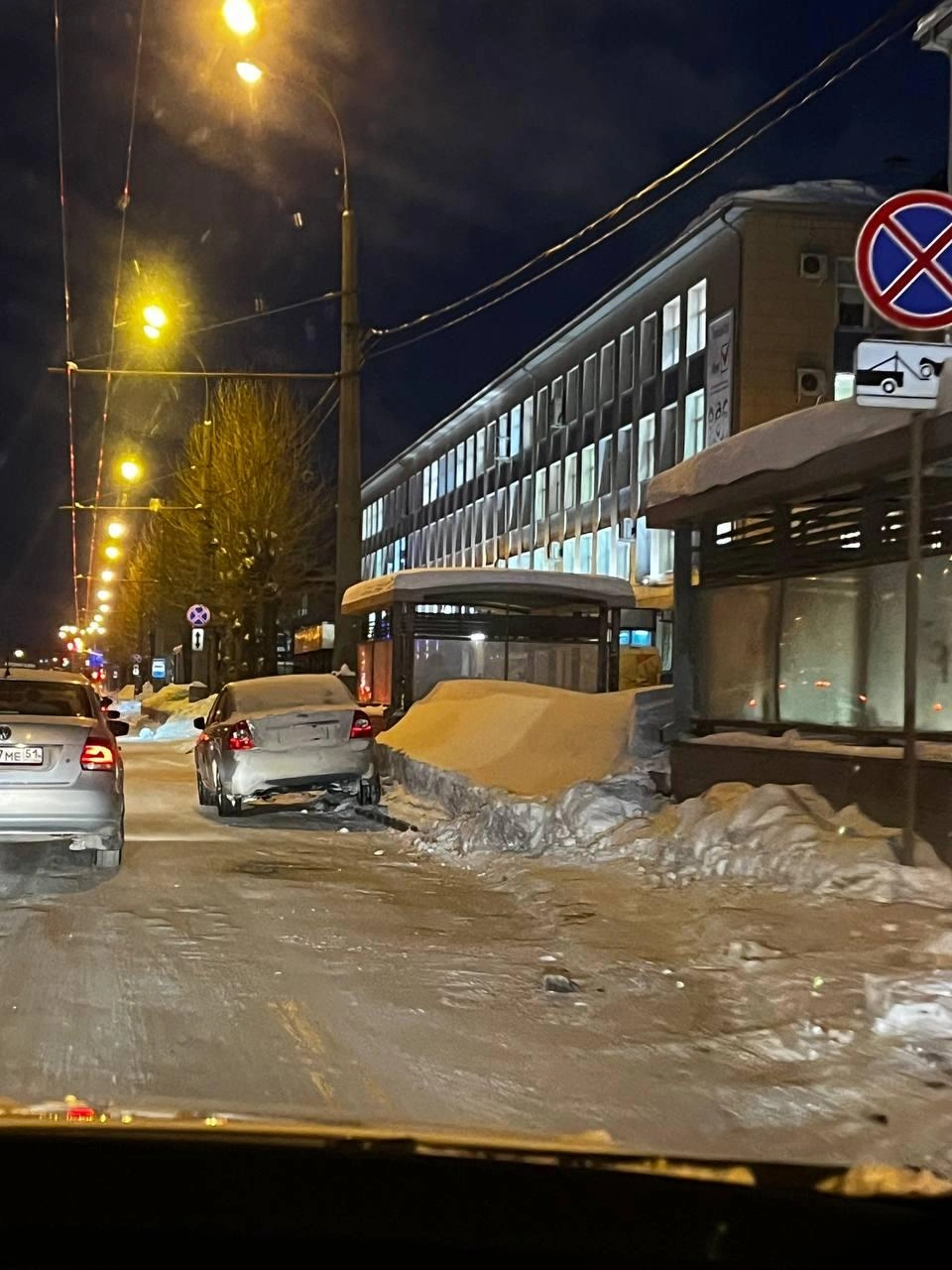 Что делать с автомобилями, брошенными у обочин, почему не убирают машины,  припаркованные на обочине - 11 января 2024 - Е1.ру