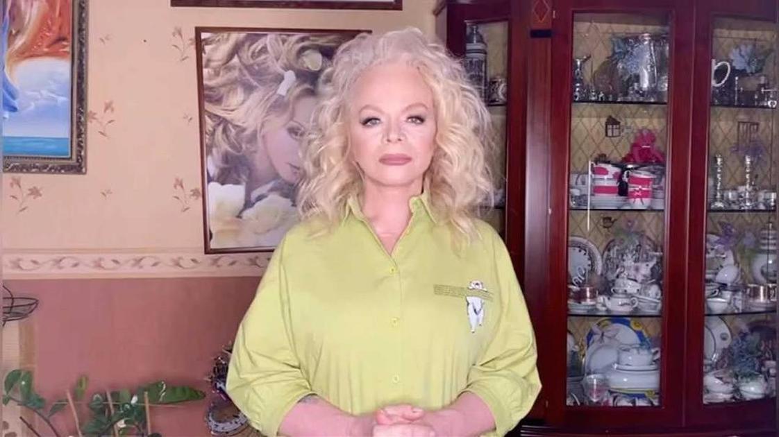 Ларисе Долиной стало плохо дома&nbsp;&mdash; она несколько часов не могла встать с кровати