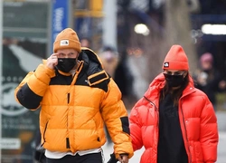 Эмили Ратажковски и Себастьян Бир-Макклард в Нью-Йорке