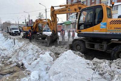 Accidents and Ice on Sibirskaya Street After Water Main Break