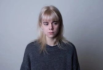 «Не хочу отпускать парня на отдых с родителями. Мне тяжело, когда он далеко»