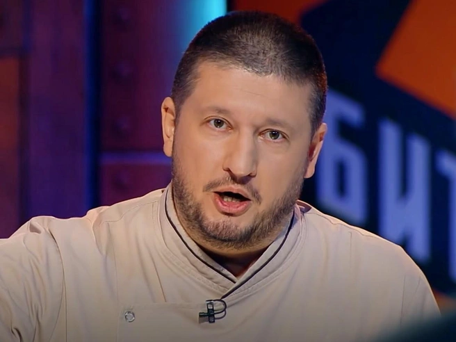 Шеф Ренат Агзамов отметил горькое послевкусие от мясного блюда. | Источник: «Пятница!»