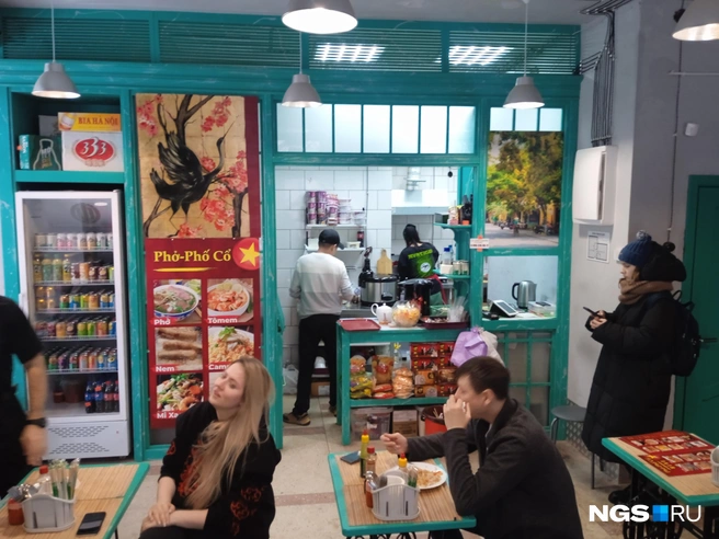 В закусочной Pho на Советской | Источник: Стас Соколов/NGS.RU