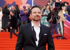 Чадов позирует с подросшей дочкой, Маликов опубликовал архивный кадр с сыном: звезды отмечают День отца