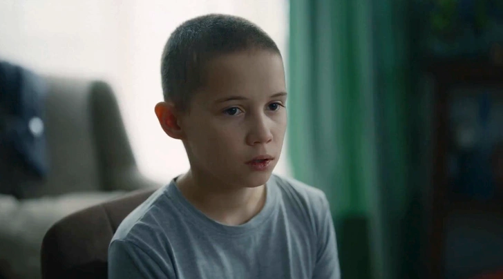Юра, младший сын героини в сериале «Дыши»