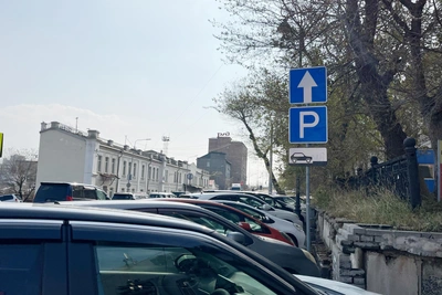 Мигранты захватили стоянку и требуют деньги во Владивостоке