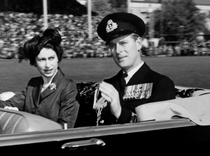 Начало большой любви: первое совместное фото Елизаветы и принца Филиппа