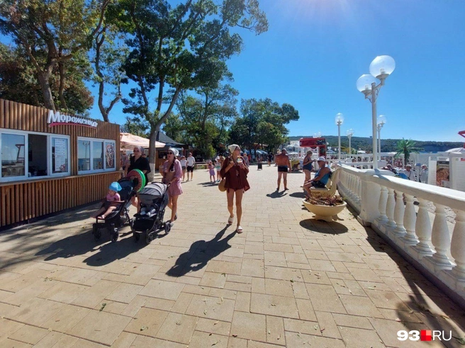 А вот на набережной тени немного | Источник: Екатерина Железнова / 93.RU