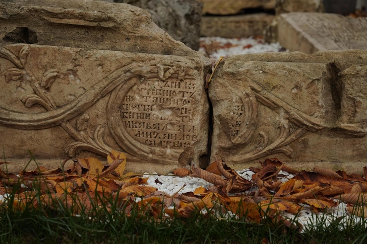 Загадочные склепы, ангелы и плакальщицы: 3 самых красивых кладбища Москвы