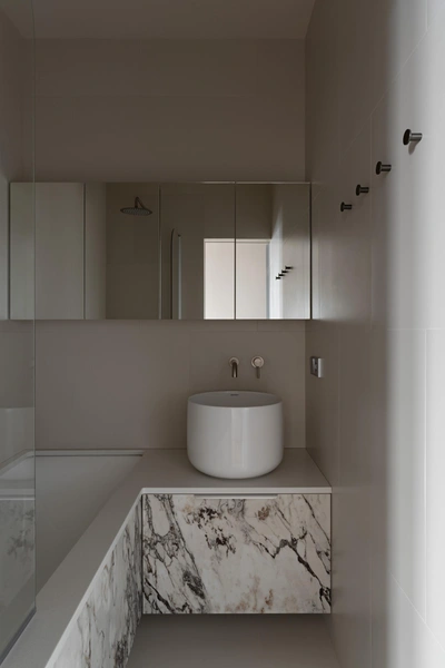 Керамогранит, «Уральский гранит». Керамогранит, раковина, Kerama Marazzi. Краска, Tikkurila. | Источник: Александр Бурнатов. Стиль: Марьям Разуваева