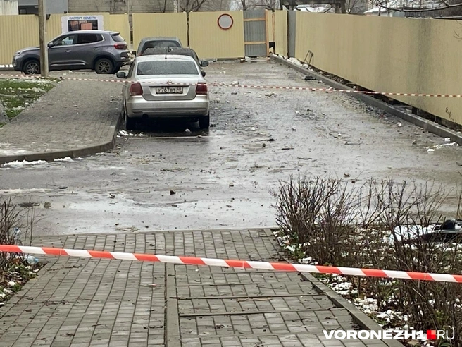 Повсюду натянуты сигнальные ленты | Источник: Дмитрий Волгин / Voronezh1.ru