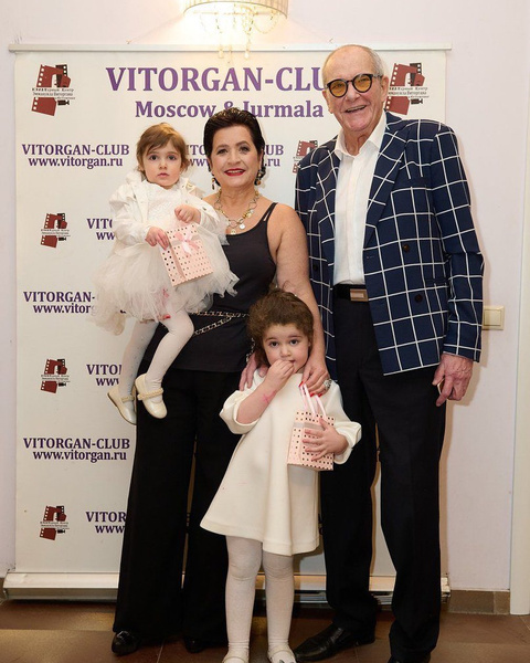 Ирина и Эммануил Виторган с детьми фото