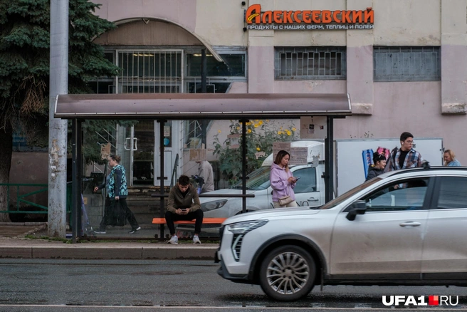В ожидании автобуса | Источник: Булат Салихов / UFA1.RU