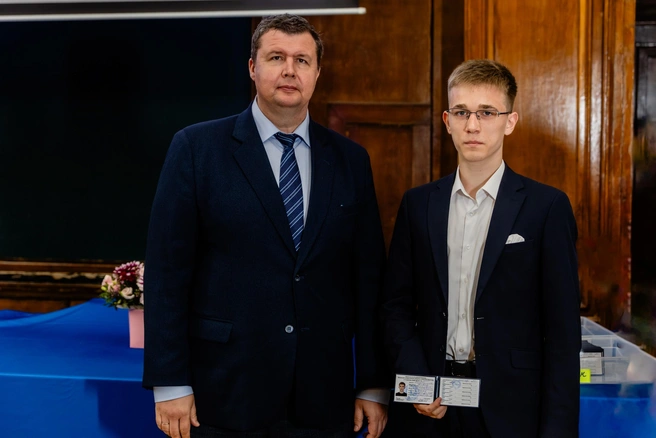 Декан факультета Сергей Карлов — он доктор химических наук, выпускник МГУ | Источник: Химический факультет МГУ / Vk.com