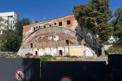 Суд аннулировал контракт на реконструкцию Матросского клуба