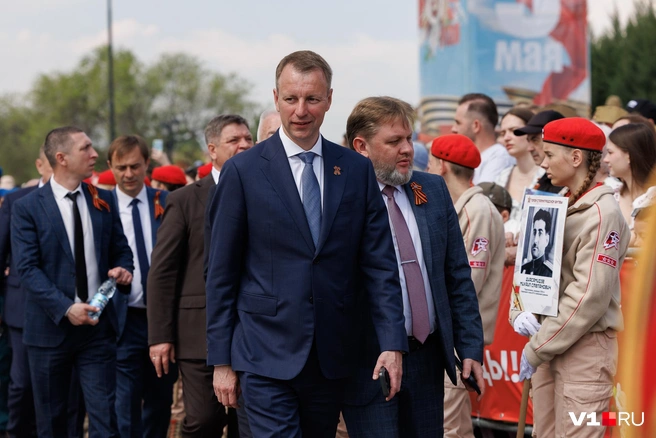 Парад посетил и депутат Госдумы от Волгоградской области Алексей Волоцков | Источник: Алексей Волхонский / V1.RU