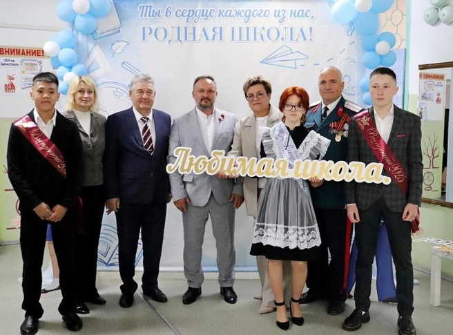В этот день родители и учителя увидели своих детей нарядными, полными надежд и планов на будущее | Источник: администрация Омского муниципального района
