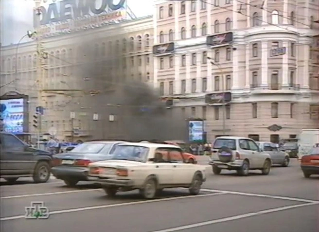Столб черного дыма был виден из разных частей Пушкинской площади | Источник: ntv.ru