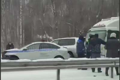 Массовая авария под Тюменью: шесть машин, задет автомобиль ДПС