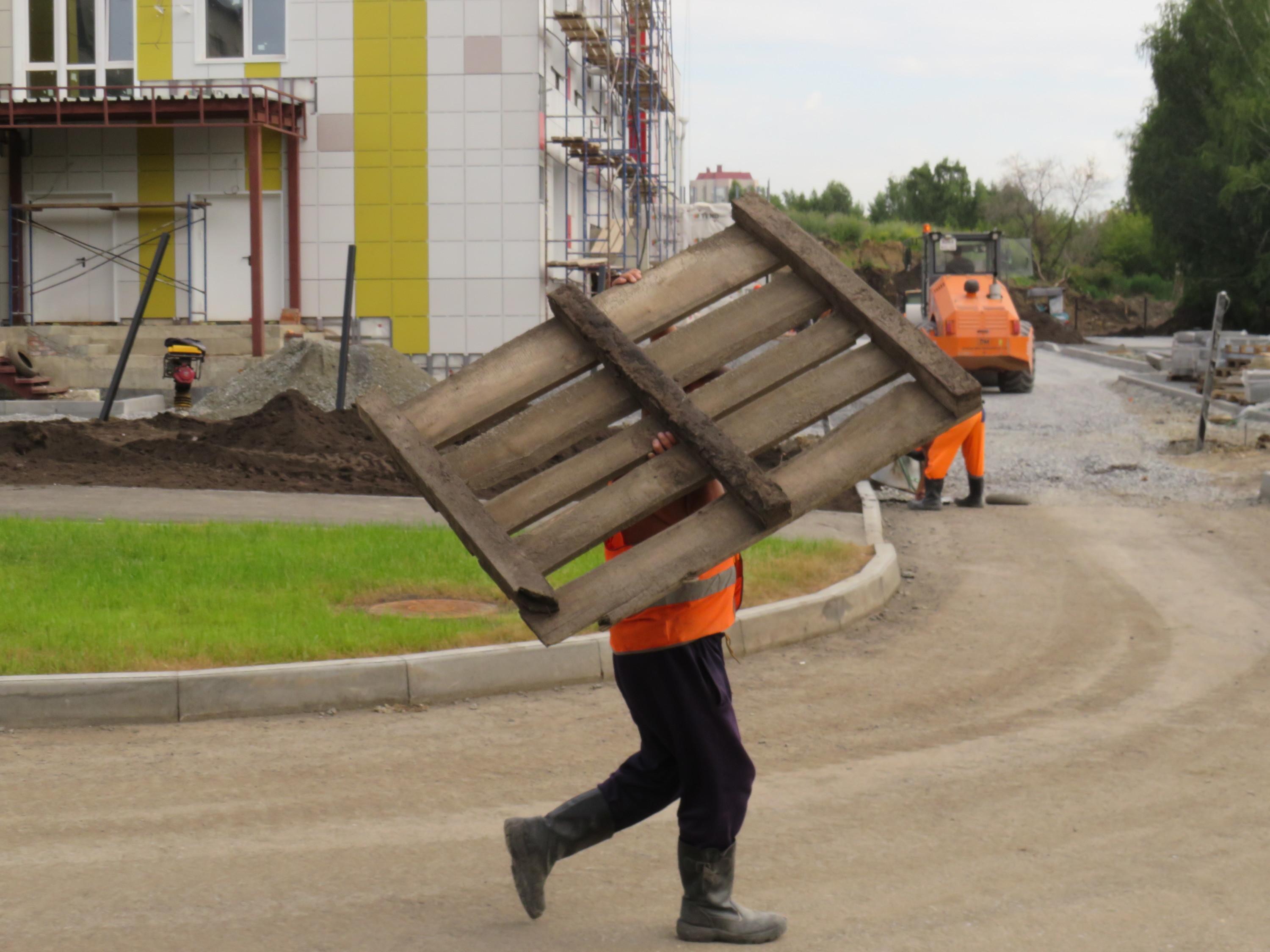 Депутат из Сибири предложила загонять тунеядцев в трудовые лагеря, дешевая  рабочая сила должна решить проблему кадров - 1 мая 2024 - НГС24.ру