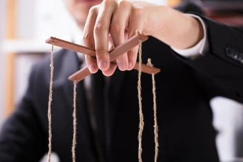 Тест: Ваш партнер — манипулятор?