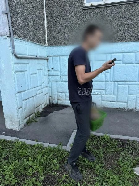 В Копейске супруги-полицейские во внеслужебное время задержали магазинного вора | Источник: 74.xn--b1aew.xn--p1ai