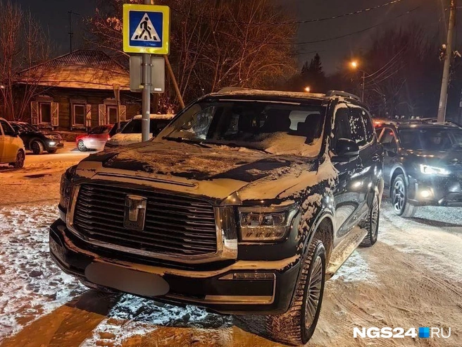 Водитель припарковался прямо на «зебре» | Источник: подписчик телеграм-канала NGS24.RU
