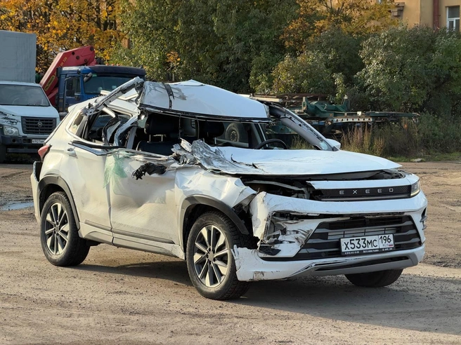 Автомобиль попал в аварию | Источник: BIZON-AUTO-SPB-TEAM / t.me