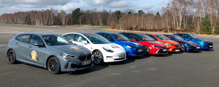 Все финалисты «Европейского автомобиля 2020 года» на одном снимке. Слева направо: Bmw 1-й серии, Tesla Model 3, Peugeot 208, Toyota Corolla, Renault Clio, Porsche Taycan, Ford Puma
