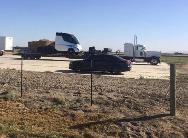 В сети появилось фото электрогрузовика Tesla, который представят только в конце октября | ya62.ru
