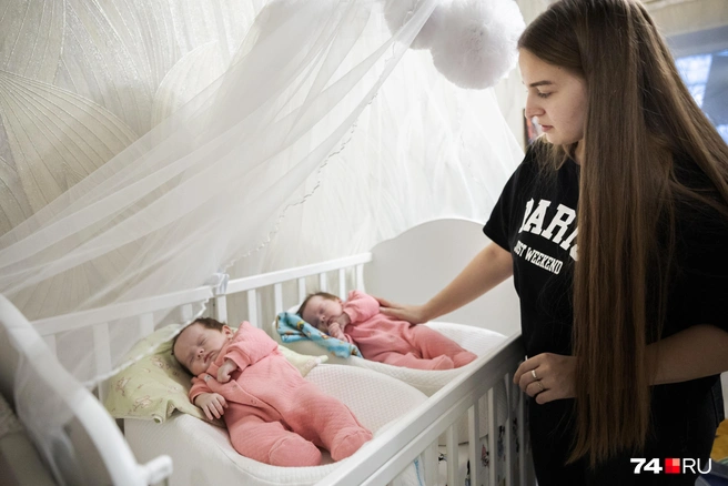 Младшим девочкам сейчас два месяца | Источник: Наталья Лапцевич