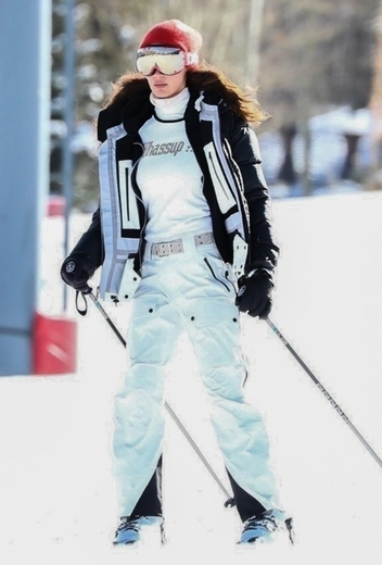 Белла Хадид в Аспене | marieclaire.ru