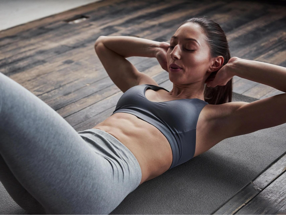 Почему у вас не получается накачать пресс: главные ошибки и популярные упражнения, которые не работают | marieclaire.ru