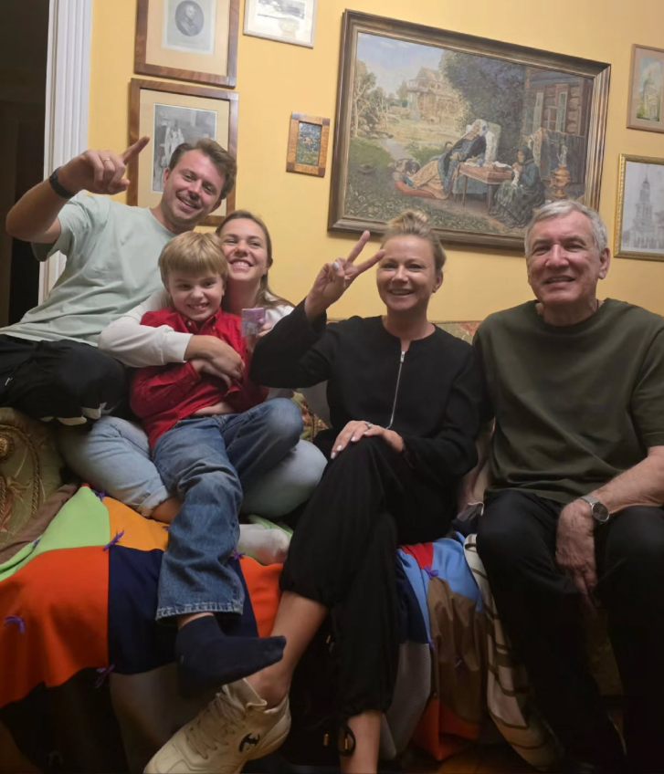 Миронова высмеяла бывшего мужа Сороку: «В 35 лет мужчина считается ребенком? И он не должен нести о…