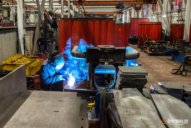 В России начнут отмечать День сварщика — узнайте когда | Источник: Михаил Огнев / FONTANKA.RU