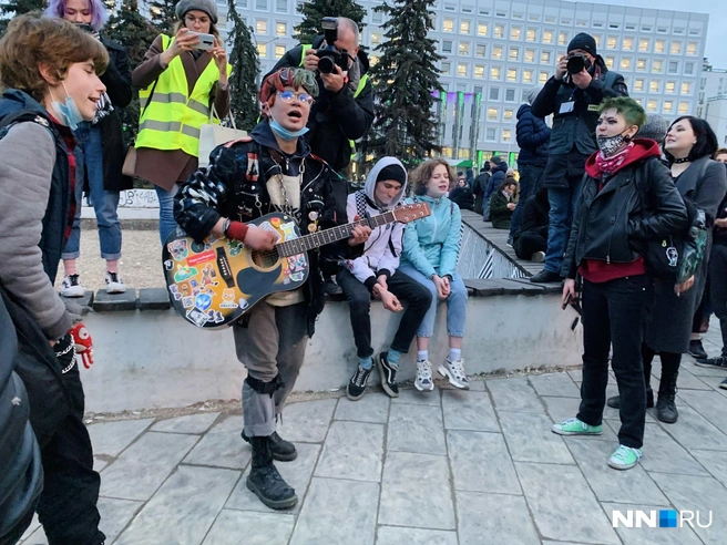 Преимущественно на акцию пришла молодежь, однако людей среднего и даже старшего возраста в колонне также можно было заметить | Источник: Наталья Бурухина