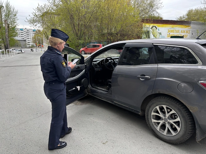 Первую машину у новосибирца забрали, когда он приехал к судебным приставам | Источник: ФССП по Новосибирской области