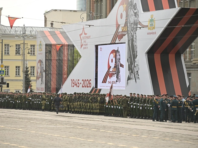 На экране весь день демонстрировали советские военные фильмы | Источник: Максим Воробьев / E1.RU