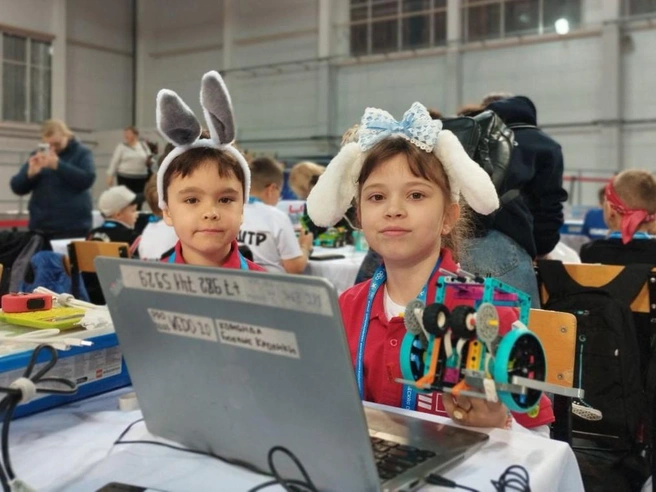 Самые младшие участники в финале Российской робототехнической олимпиады в Мурманске | Источник: Юлия Косульникова / центр образовательной робототехники РЭДЛЕД