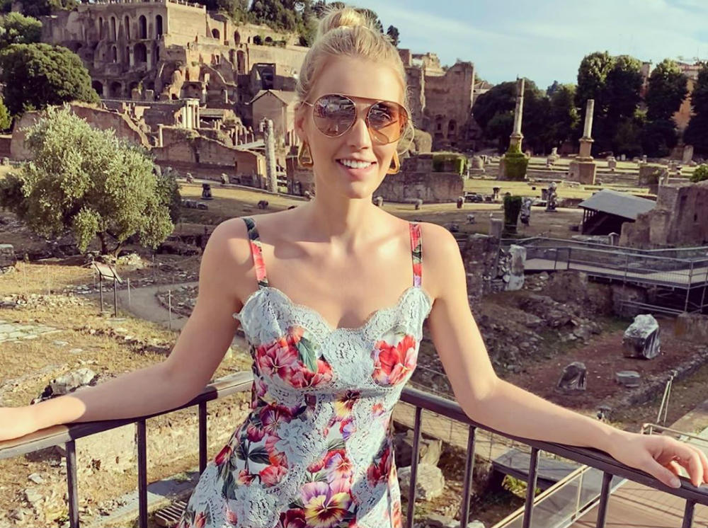 Леди Китти Спенсер посещает римский Форум | marieclaire.ru