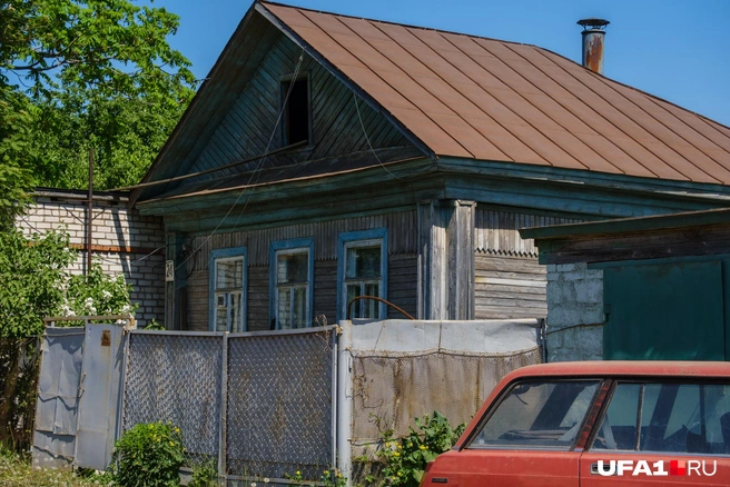 Кому-то повезло&nbsp;— их дом не снесли | Источник: Булат Салихов / UFA1.RU