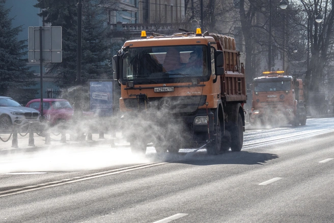 Точное число техники и тонн реагентов не указано | Источник: Михаил Огнев / FONTANKA.RU