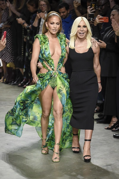 Дженнифер Лопес, Донателла Версаче